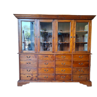 Antieke Klassieke Engelse Vitrinekast, Ladekast, Winkelkast, Apothekerskast Afm. 213x52 En 192cm Hoog.