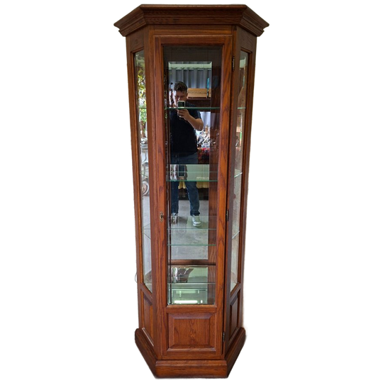 Klassieke Engelse Vitrinekast, Servieskast, Leuk Te Gebruiken Als Wijnkast Of Whisky Kast Afm.82x32cm En 199cm Hoog. 1