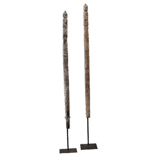 Houten Sculptuur Op Standaard 1