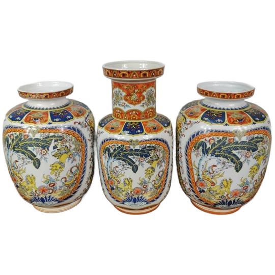 Vintage Oosters Kaststel. Drie Oosterse Vazen Porselein 1