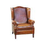 Mooie, Luxe En Comfortabele Engelse Stijl Schapenleren Oorfauteuil Met Een Prachtig Patina thumbnail 1