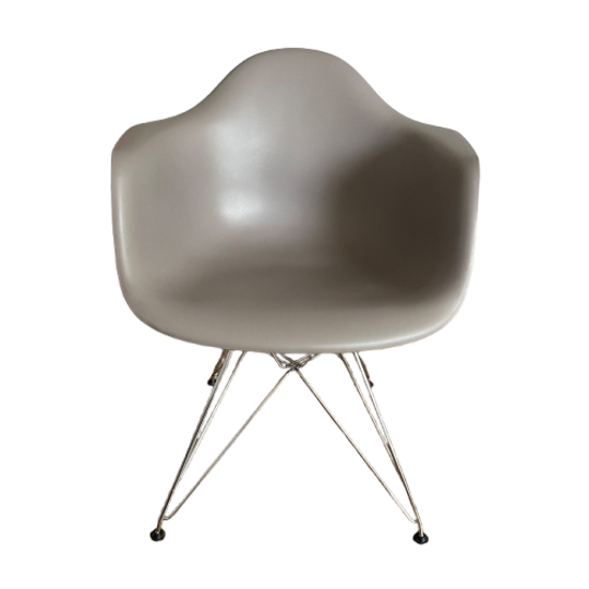 Vitra Eames Dar Stoelen 4 Stuks 1