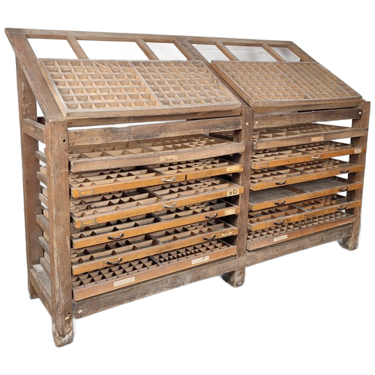 Grote Antieke Letterkast 1