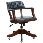Klassieke En Tijdloze Blauwe Rundleren En Houten Chesterfield Bureaustoel In Engelse Stijl thumbnail 1