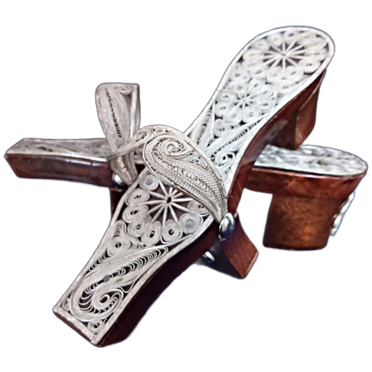 Miniatuur Turkse Hamam Klompjes Met Filigrain. Decoratieve Nalin. 1