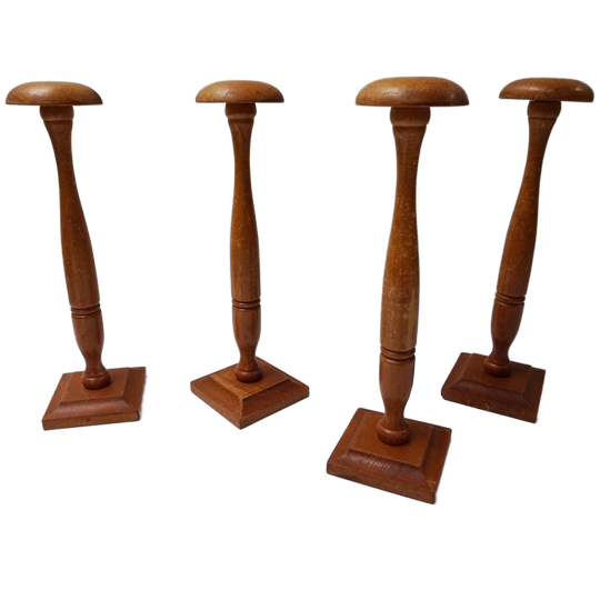Set Van 4 Houten Hoeden Standaards 1