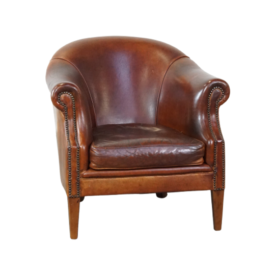 Stoere Maar Comfortabele Clubfauteuil Gemaakt Van Schapenleer En Afgewerkt Met Siernagels 1