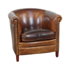 Correct Afgewerkte Stoere Cognac-Kleurige Schapenleren Clubfauteuil Met Een Tijdloze Uitstraling thumbnail 1
