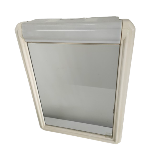 Medicijnkast Allibert Type A925 Met Spiegeldeur, Verlichting En Stopcontact. 1