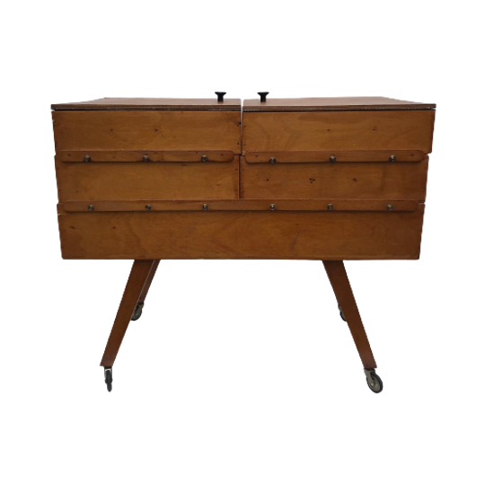 Vintage Naai Kist/ Kast Op Wieltjes 1