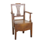 Prachtige Antieke Engelse 18e Eeuwse Eikenhouten Stoel Met Armleuningen En Een Mooi Ornament In D thumbnail 1