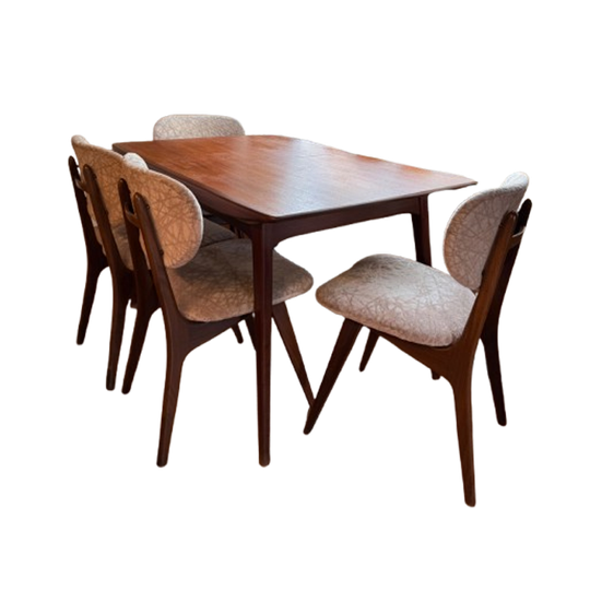 Teakhouten Eettafel Met 4 Stoelen (jaren ’60) – Warm, Functioneel En In Topstaat 1