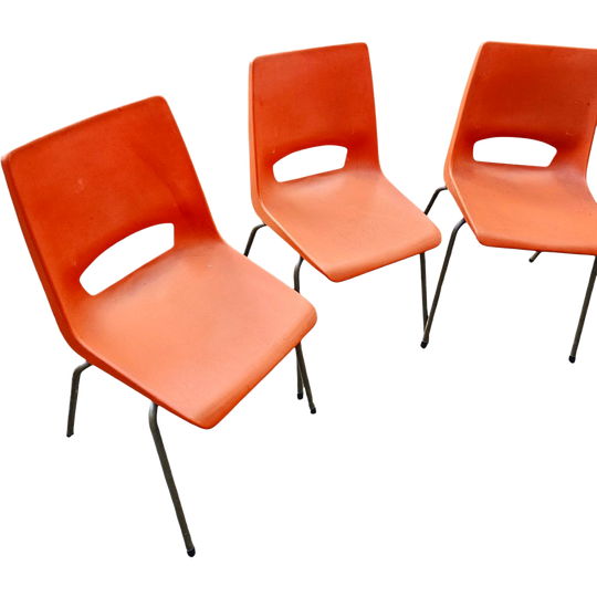 4 X Philippus Potter Stacking Chairs For Ahrend / Moulded Seat / 1970s 1
