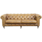 In Goede Staat Verkerende En Tijdloze Generfde Rundleren Chesterfield 2.5 Zits Bank Op Wieltjes thumbnail 1