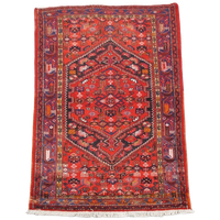 Prachtig Vloerkleed Met Voornamelijk Rood En Mooie Patronen 217X128Cm