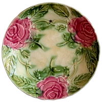 Antiek Frans Majolica Wandbord Met Rozenknop Patroon