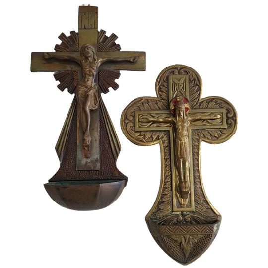 2 Antiek Bronzen Wijwaterbakjes, Kruisbeeld Of Crucifix 1
