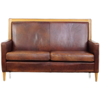Mooie En Comfortabele Schapenleren Art Deco Design 2 Zits Bank Met Houten Details thumbnail 1