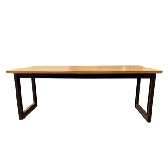 Stevige Nonnentafel Met Industrieel Stalen Onderstel 1