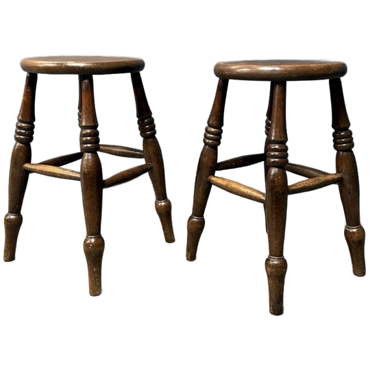 Set Van Twee Engelse Windsor Pub Krukken 1