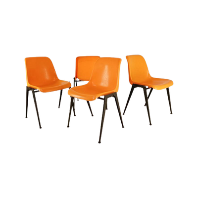 Set Van 4 Oranje Kuipstoelen Kunstof