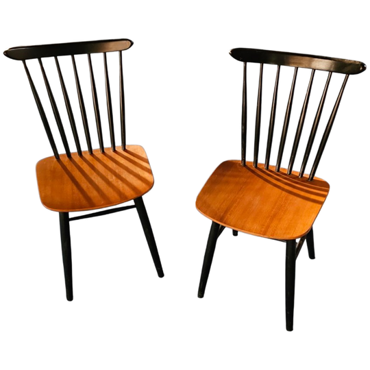 Set Of 2 Spindle Back Dining Chairs / Curved Seating / Teak Wood Seat / 1960s / Pastoe Holland / 1