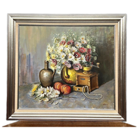 Gesigneerd Stilleven Met Bloemen En Kralen.