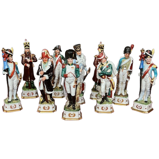 Set Van 10 Napoleontische Militaire Beeldjes (waaronder Één Beeldje Van Bonaparte). 1