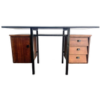Vintage Houten Bureau Met Zwevend Blad En Zwart Frame thumbnail 1