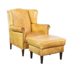 Comfortabele, Charmante, Licht Gekleurde Vintage Engelse Stijl Rundleren Oorfauteuil + Hocker thumbnail 1