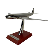 Scale Model Of An Airplane (Silver Plated) - Mounted On Wooden Base - De Havilland Dh-106 Comet (