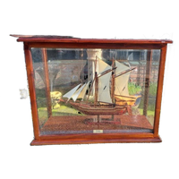 Klassieke Mahonie Vitrinekast, Met Zeilschip