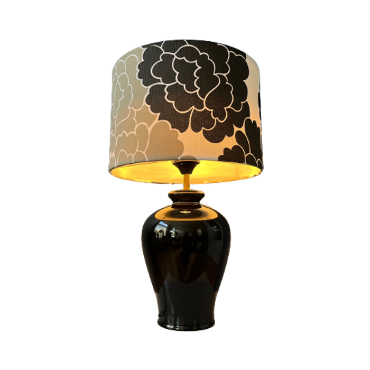 Kleine Space Age Tafellamp Met Porseleinen Voet En Zwart-witte Bloemenkap 1