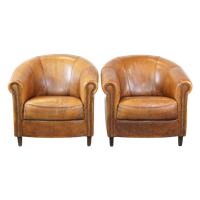 Set Van 2 Charmante, Stoere En Comfortabele Schapenleren Clubfauteuils In Een Lichte Cognac Kleur