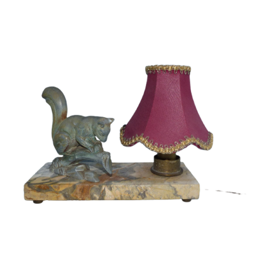 Art Deco Tafel / Bureaulampje Met Eekhoorn Die Een Nootje Op Peuzelt / Frankrijk / Periode 1920 - 1