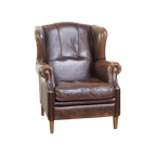 Comfortabele En Stoere Oorfauteuil Gemaakt Van Schapenleer En Strak Afgewerkt Met Zwarte Biezen thumbnail 1