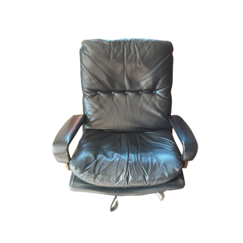 Strassle King Chair Van Andre Vandenbeuck