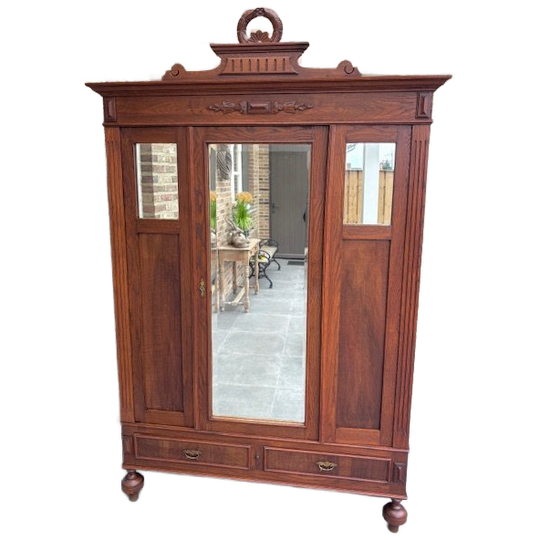 Antieke 3 Deurs Kledingkast 1