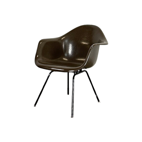 Charles & Ray Eames Dar Fiberglass Armchair Van Herman Miller