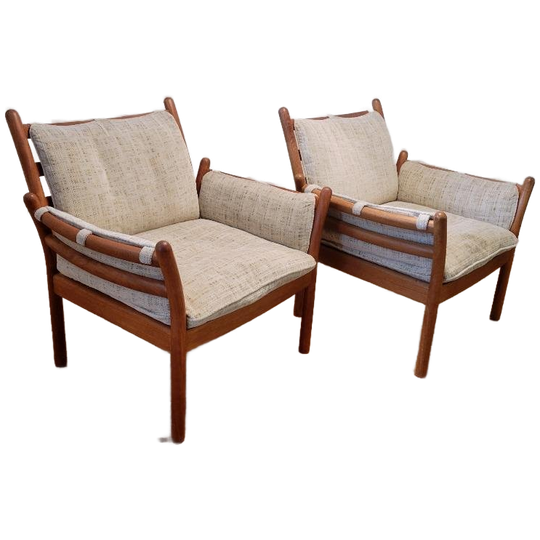 Set Van 2 Genius Fauteuils Van Illum Wikkelsø 1