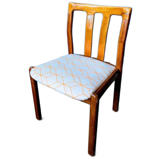 4 Deense Vintage dyrlund Stoelen 1