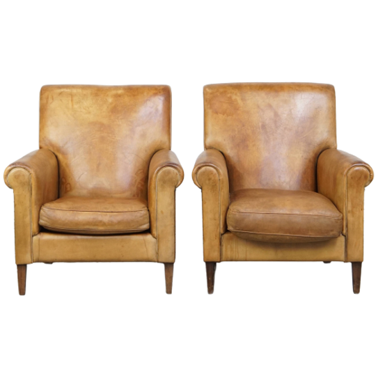 Set Van 2 Grote, Comfortabele En Stijlvolle Vintage Schapenleren Fauteuils Met Mooie Vormen 1