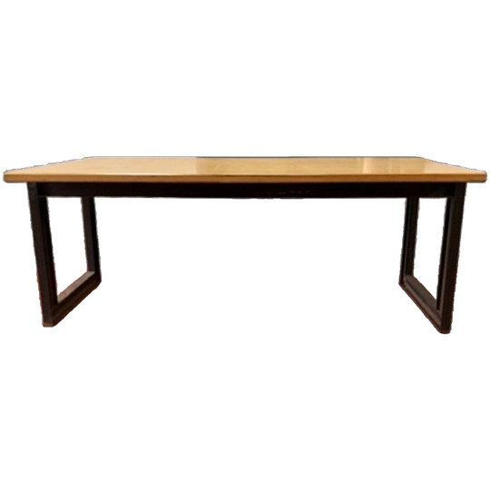 Stevige Nonnentafel Met Industrieel Stalen Onderstel 1