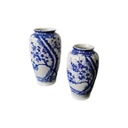 2 Nippon Tokusei Vaasjes Gedecoreerd Met Blauw  / Witte Sakura Bloesem Patroon. thumbnail 1