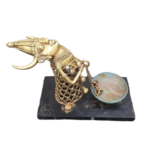 Bronzen Heilig Water Drager Met Een Schaal En Een Vajra. 1