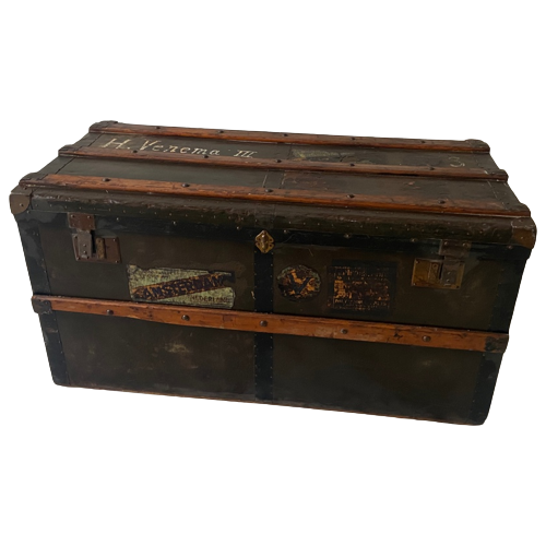 Een Houten Hutkoffer/ Reiskist Oftewel "Steamer Trunk", Ca. 1900