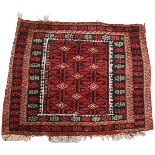 Klein Sierkleedje Met Voornamelijk Rood 65x71cm 1