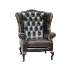 Mooie Donkerbruine Vintage Rundleren Chesterfield Oorfauteuil Met Een Mooi Patina thumbnail 1