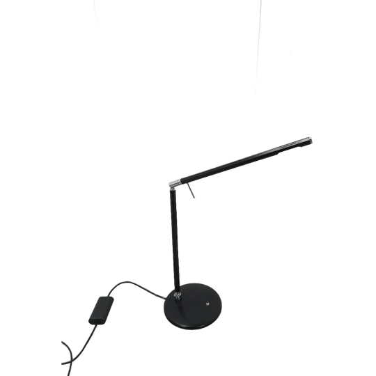 Zwart Metalen Kantelbare Bureaulamp Met Chromen Details 1