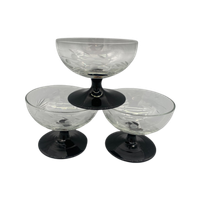 Set Vintage Gegraveerde Coupe Glaasjes Zwarte Voet 3 Stuks